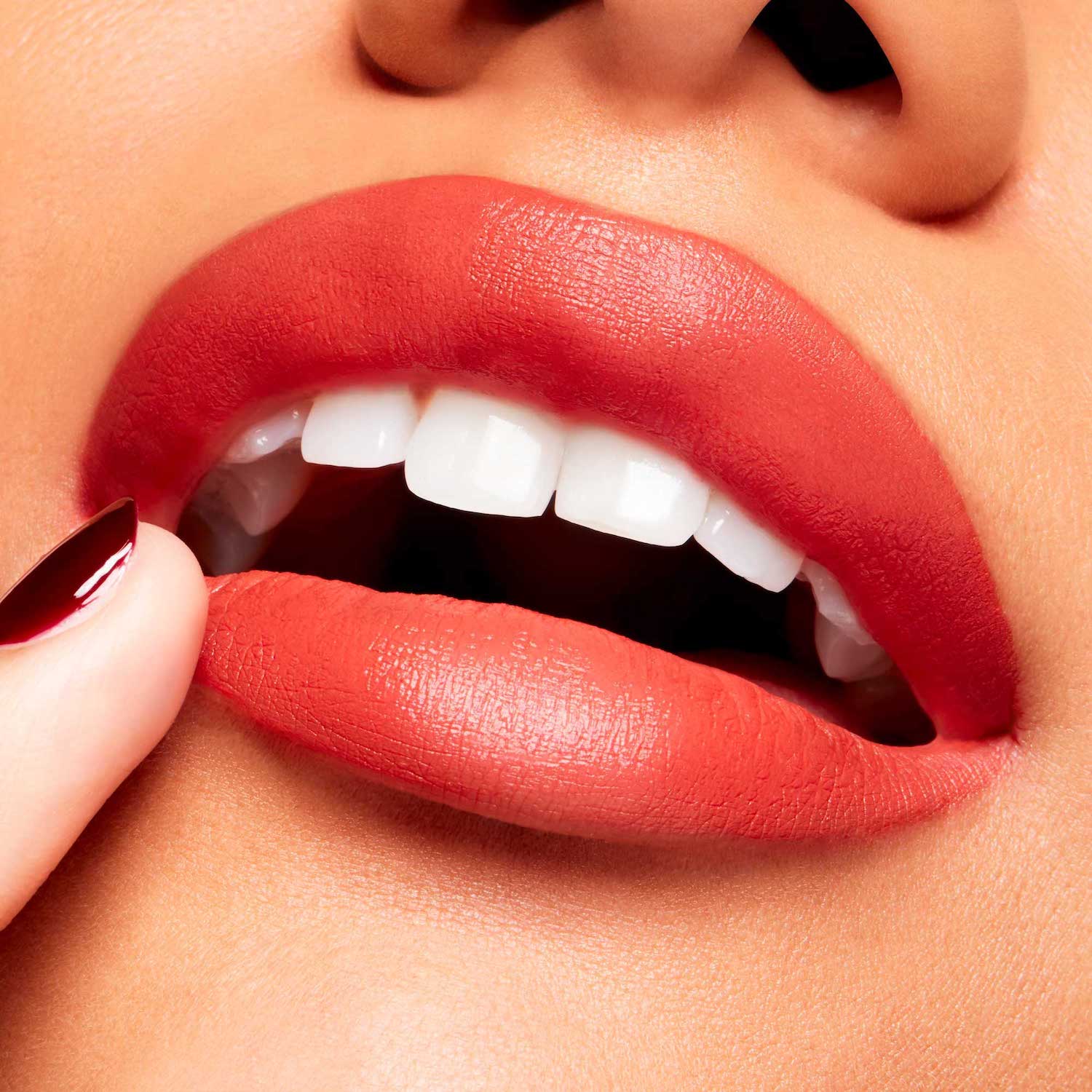 POWDER KISS VELVET BLUR SLIM STICK (BARRA PARA LABIOS)